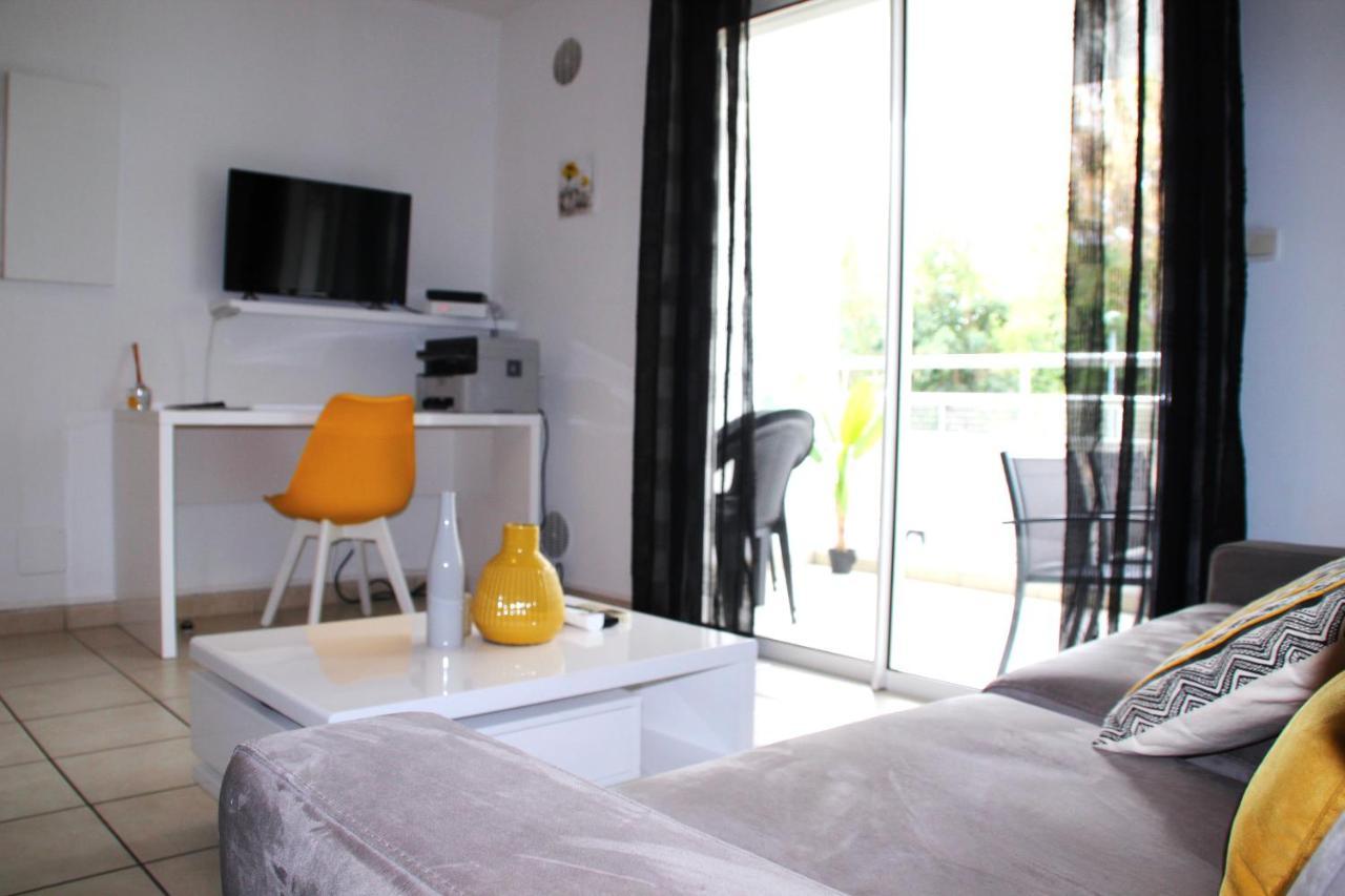 Studio Moderne, Centre-Ville, Au Calme, Parking Prive La Possession Exterior photo
